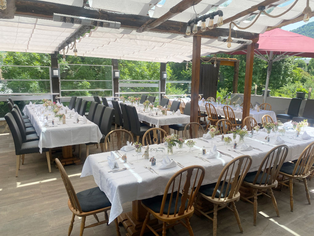 Restaurant Schlosscafe in Beuren mit Biergarten