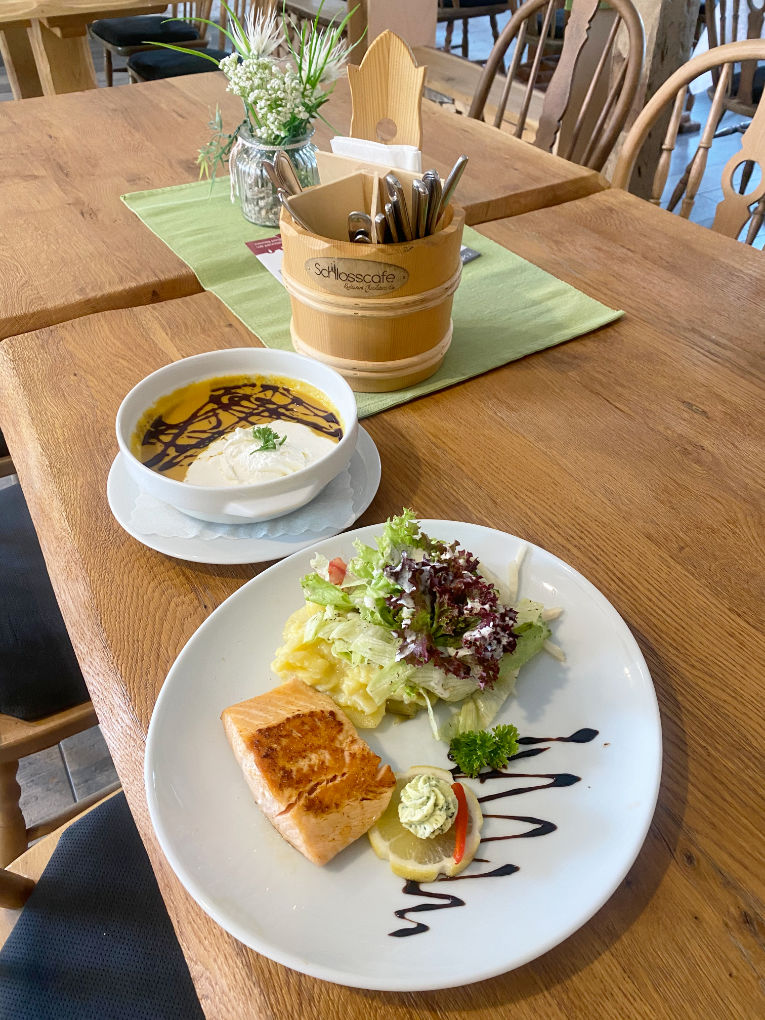 Schwäbische Gerichte im Restaurant Schlosscafe in Beuren