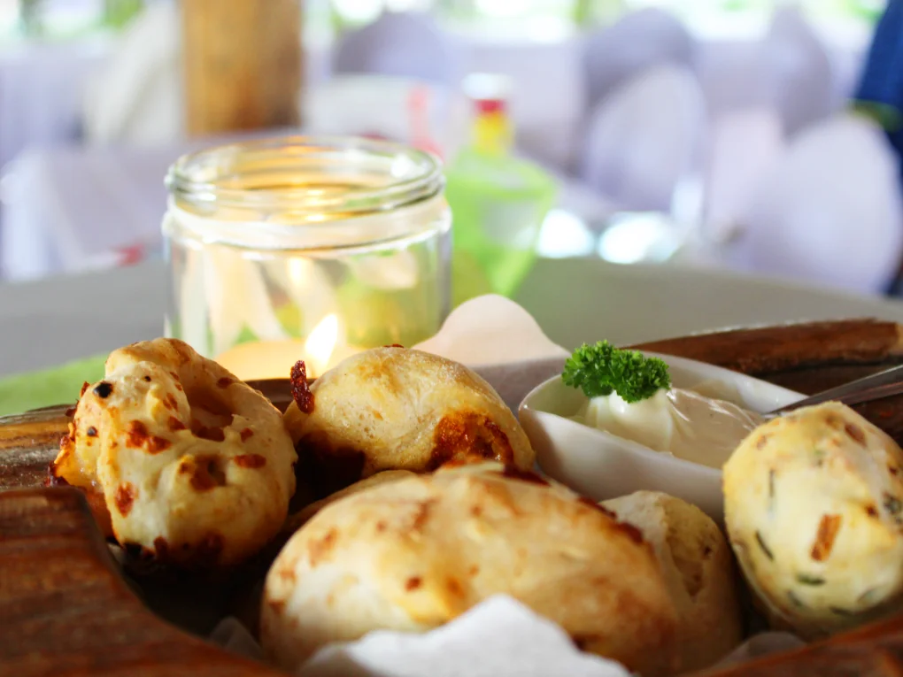 Selbstgebackenes Brot an der Hochzeitsfeier im Restaurant Schlosscafe in Beuren