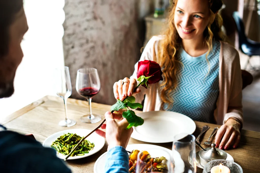 Paar beim Valentinstagsmenü im Restaurant Schlosscafe in Beuren
